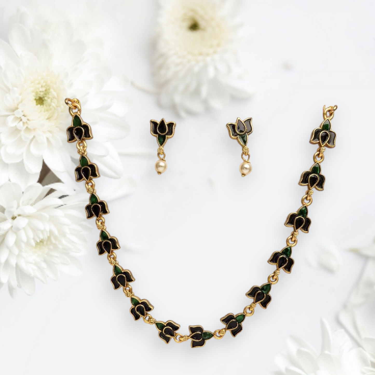 Red-Green Petal Charm Set