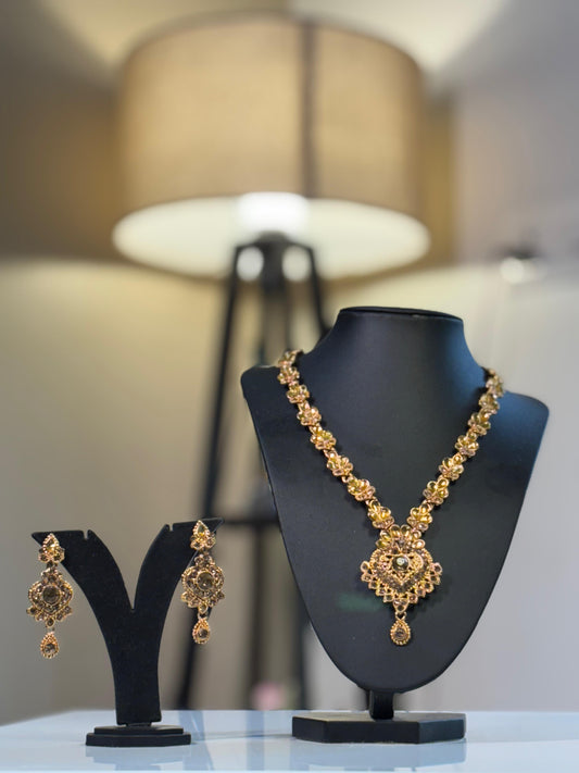 Necklace set with stones