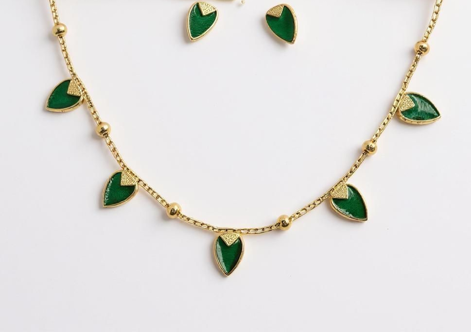 Green Petal Antique Set