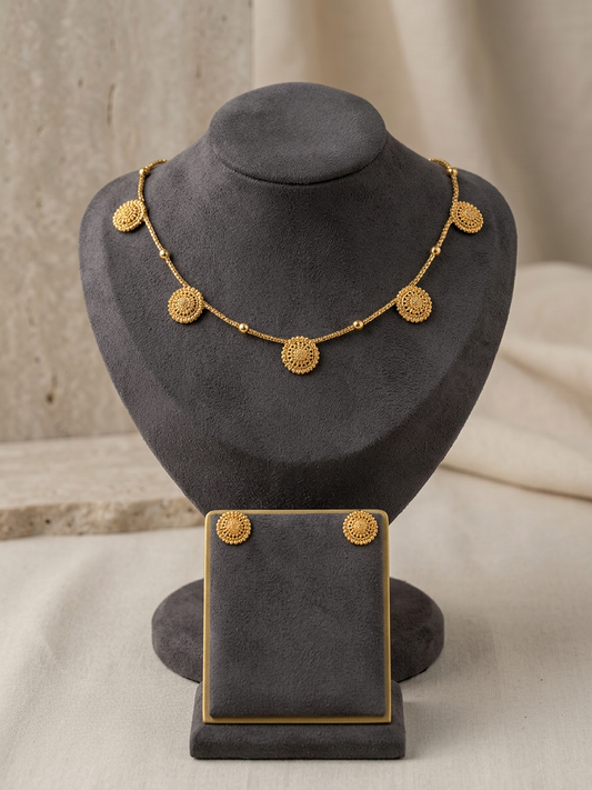 Minimalist Gold Floral Disc Necklace Set